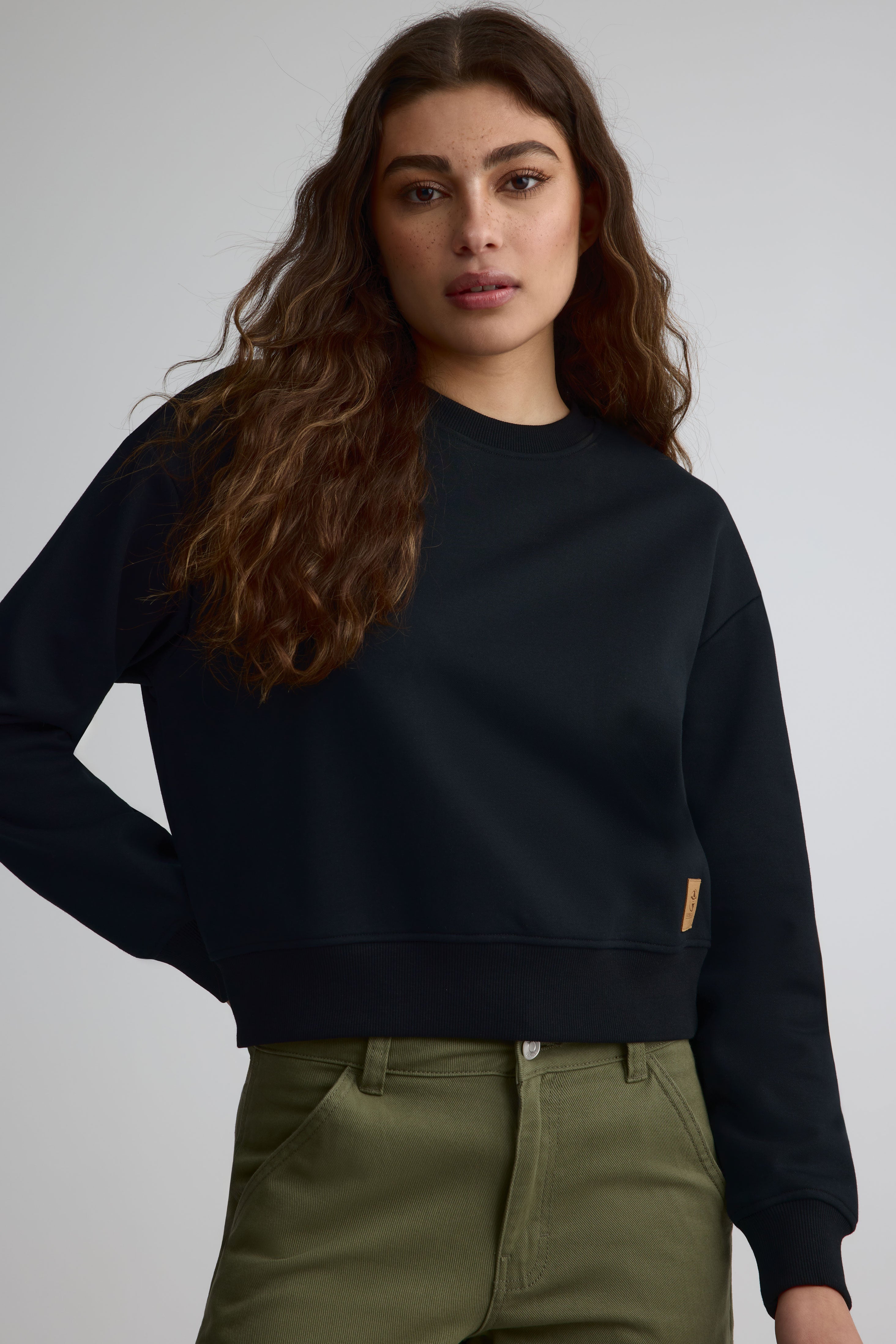 Crewneck fleece sweatshirt for women
