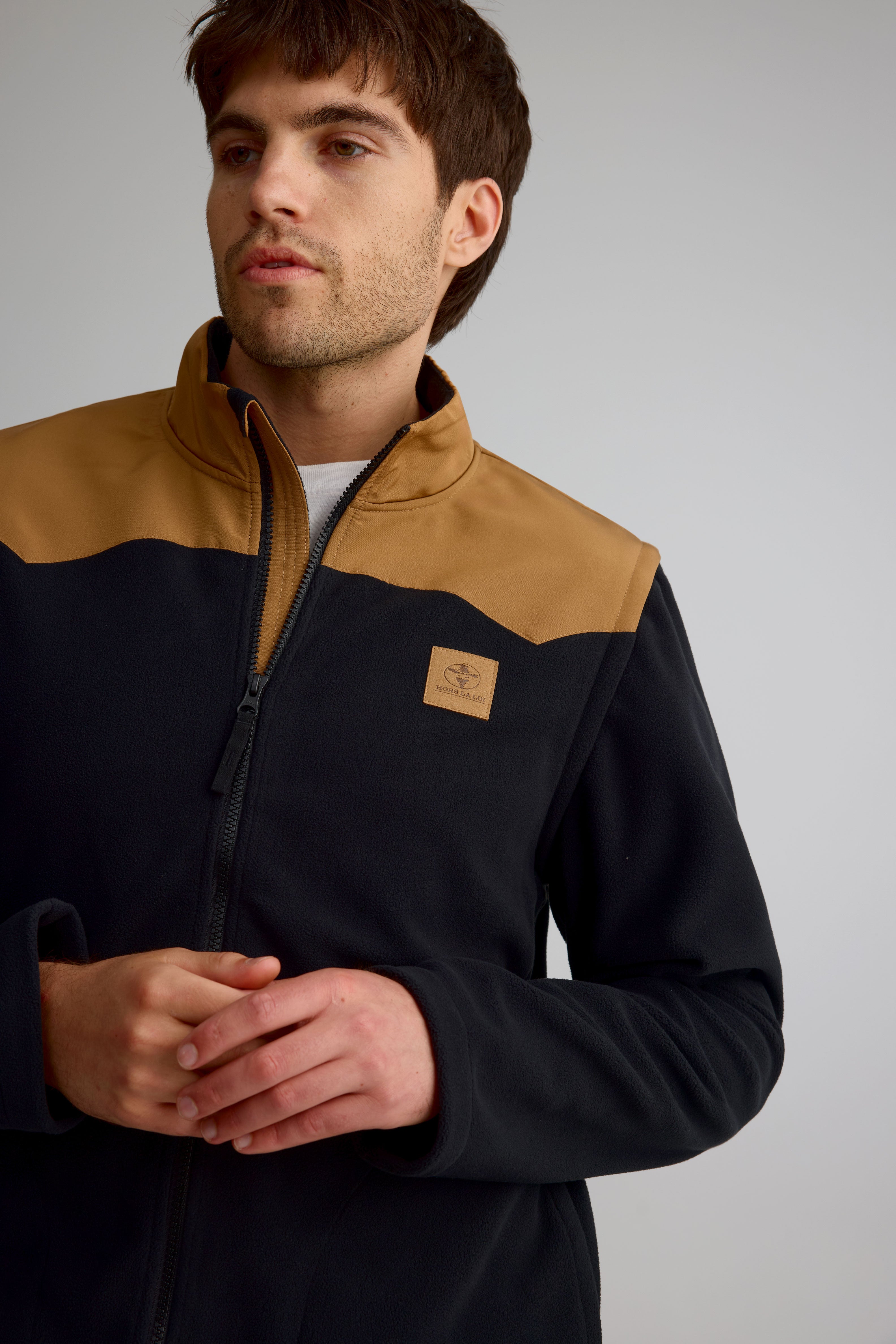Convertible fleece jacket with removable sleeves for men