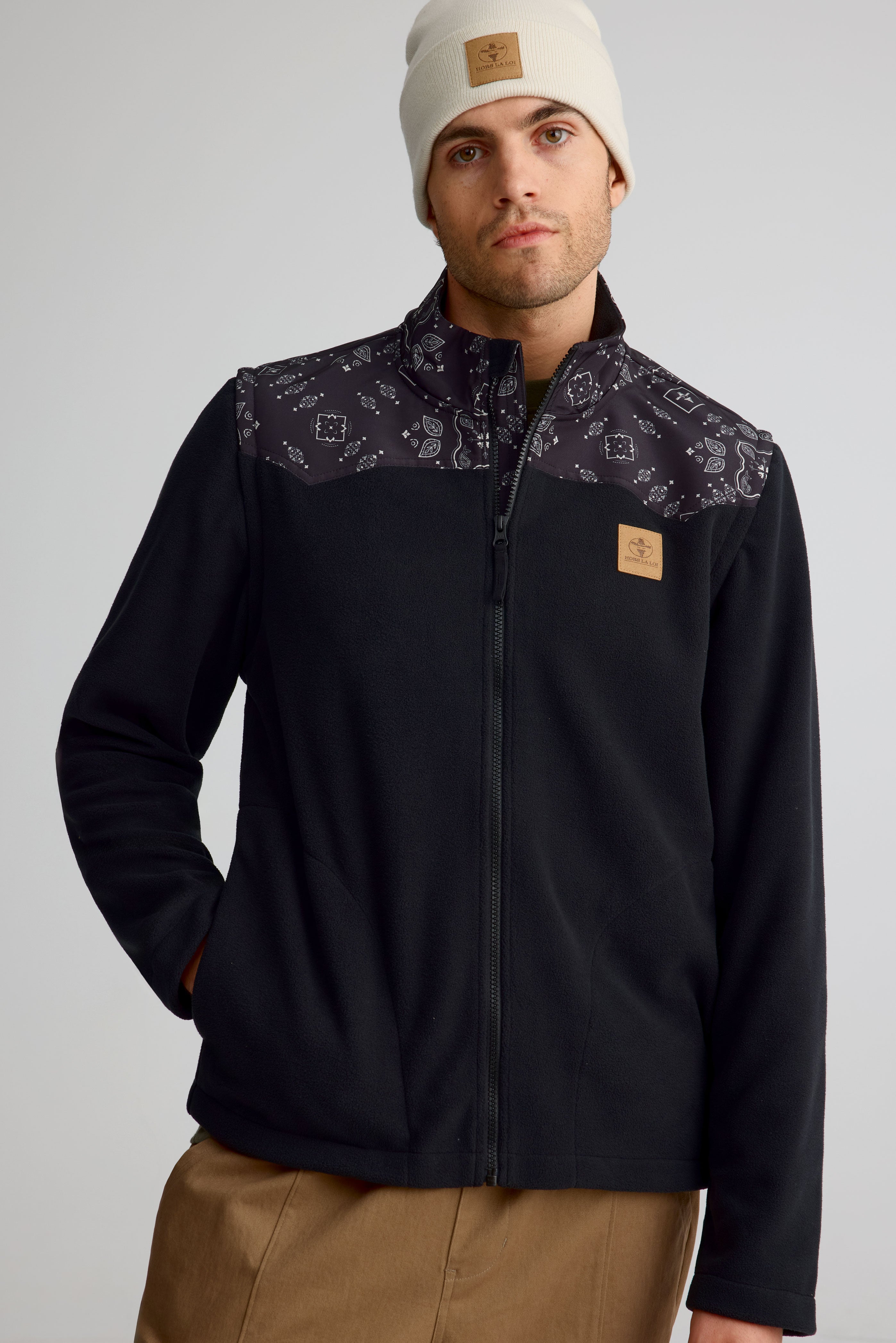 Convertible fleece jacket with removable sleeves for men