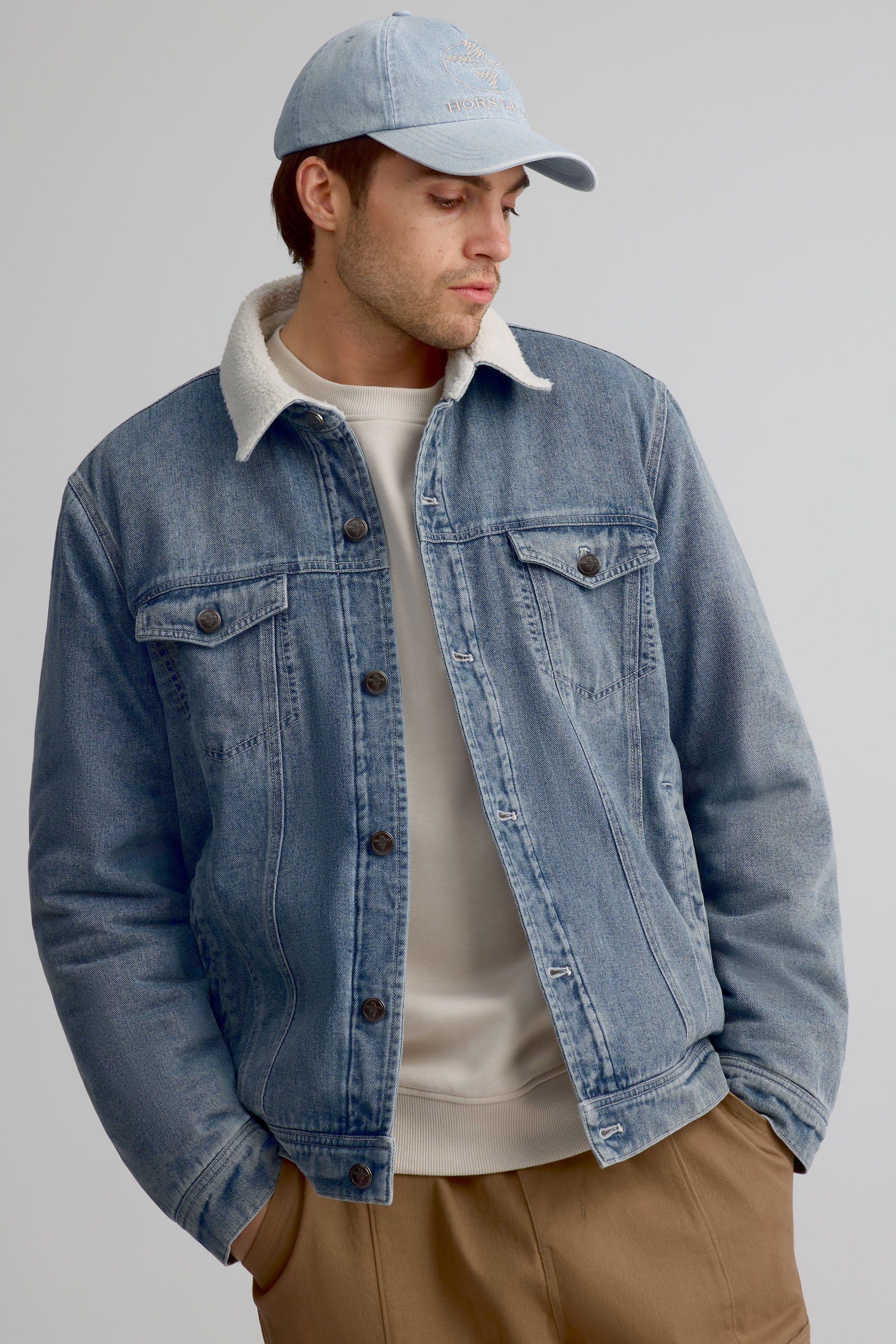 Denim jacket with sherpa collar for men