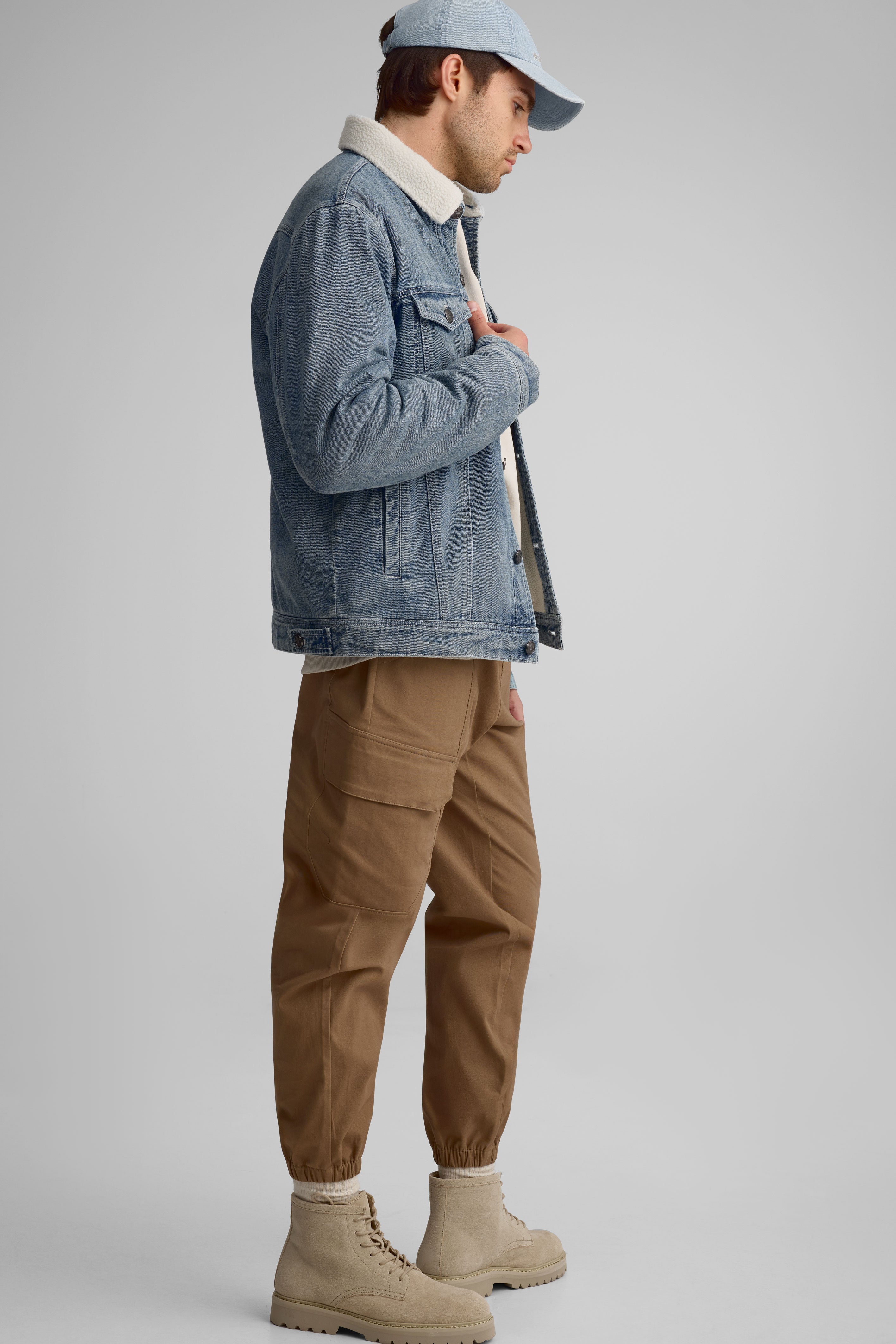Denim jacket with sherpa collar for men