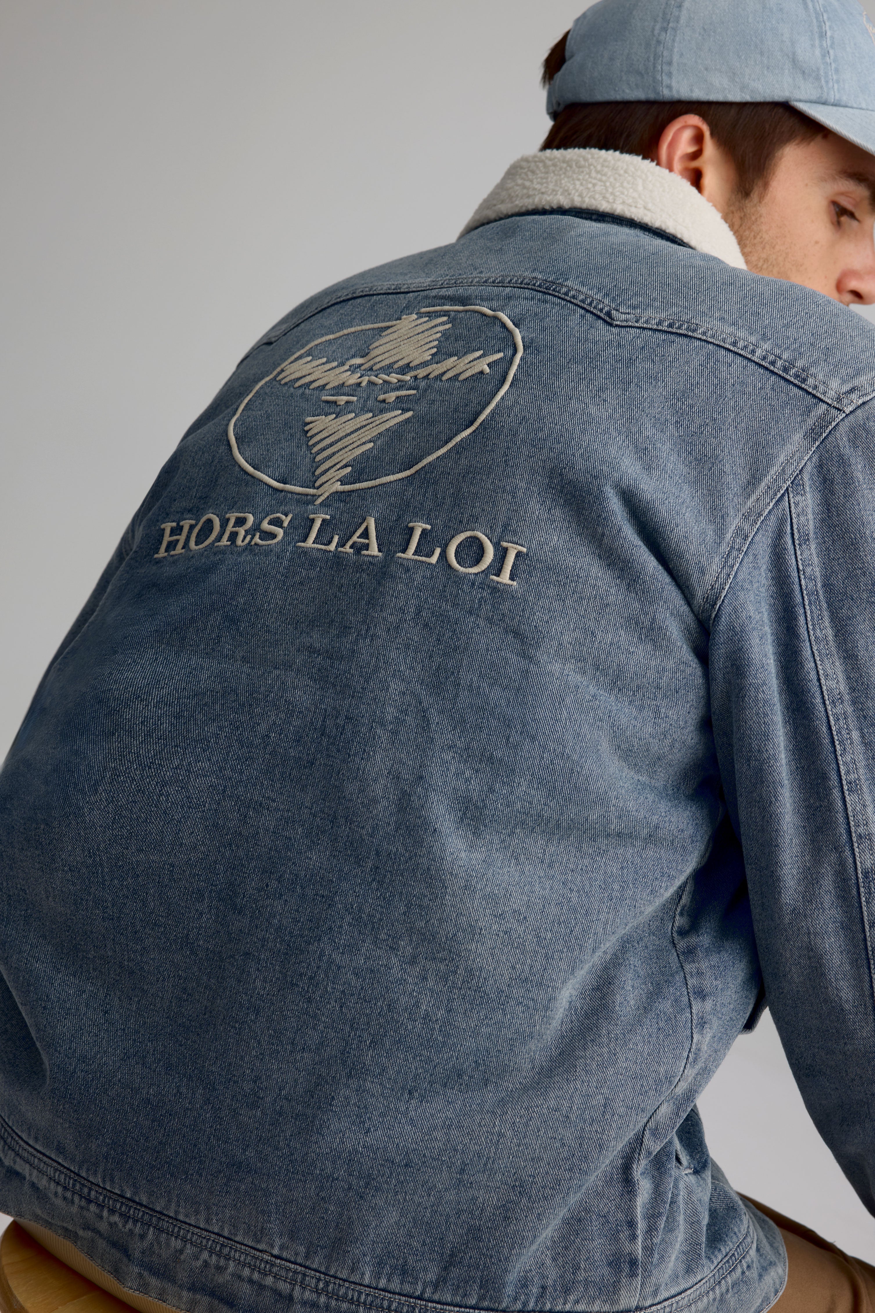 Denim jacket with sherpa collar for men