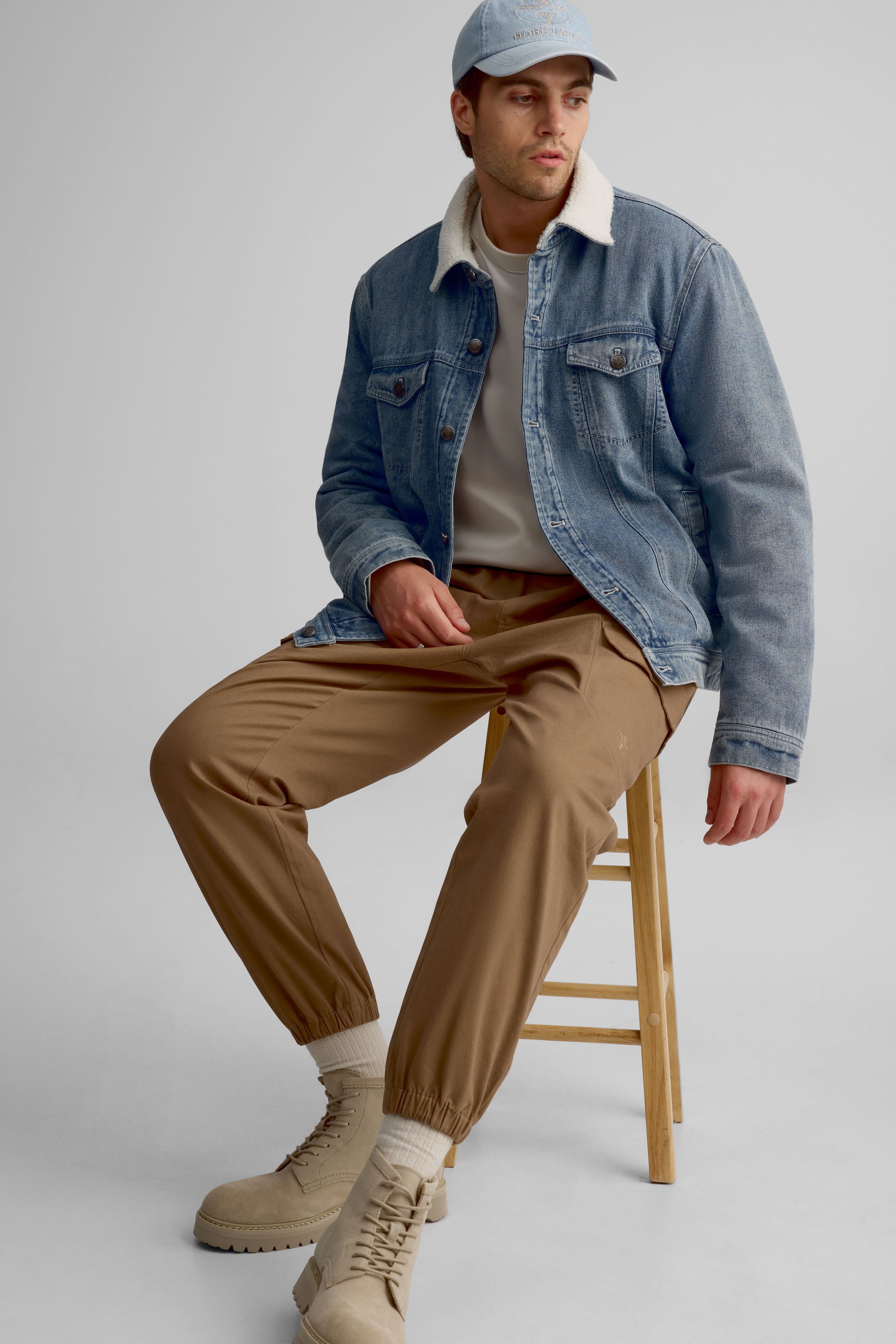 Denim jacket with sherpa collar for men