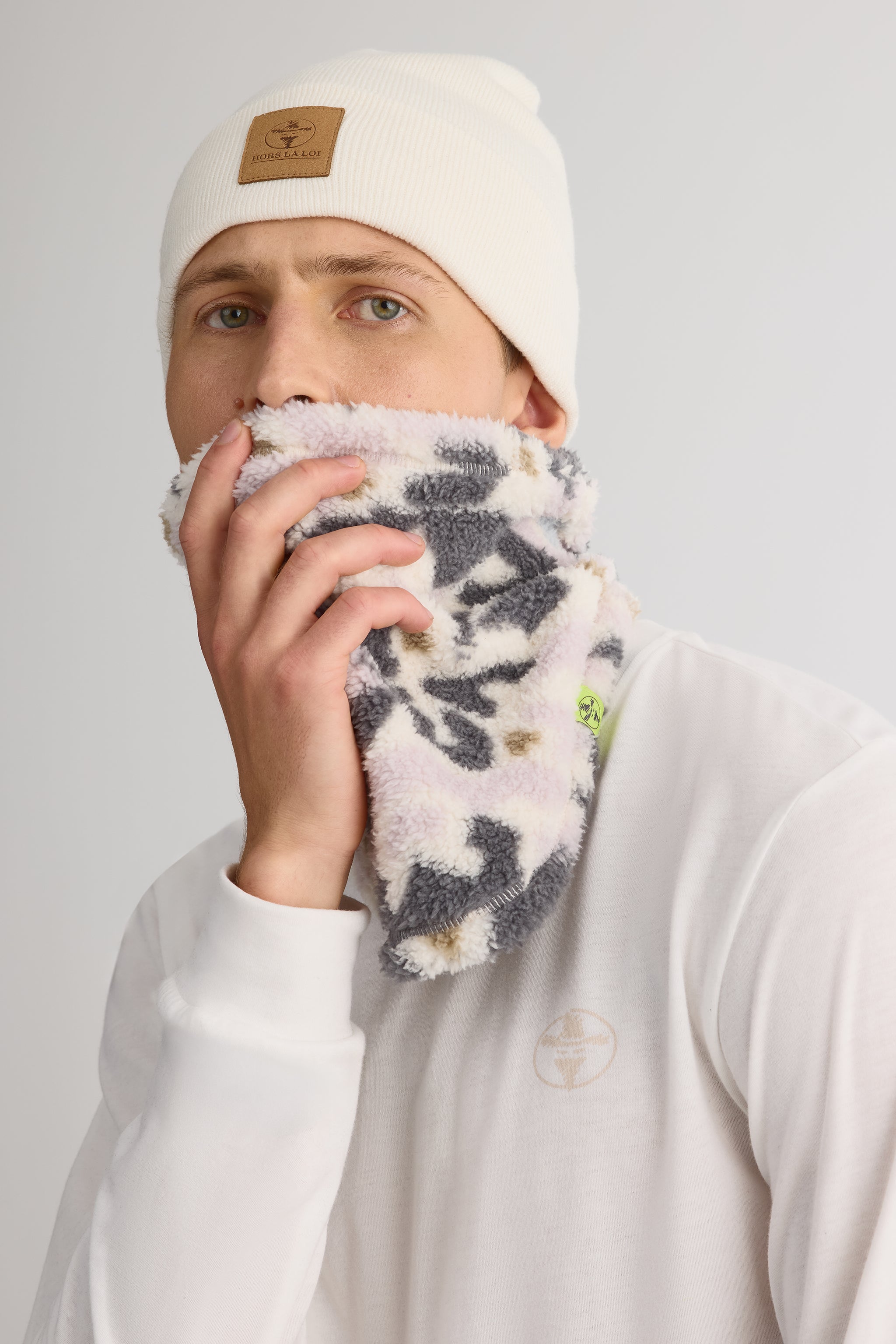 Unisex plush neckwarmer – The Covert