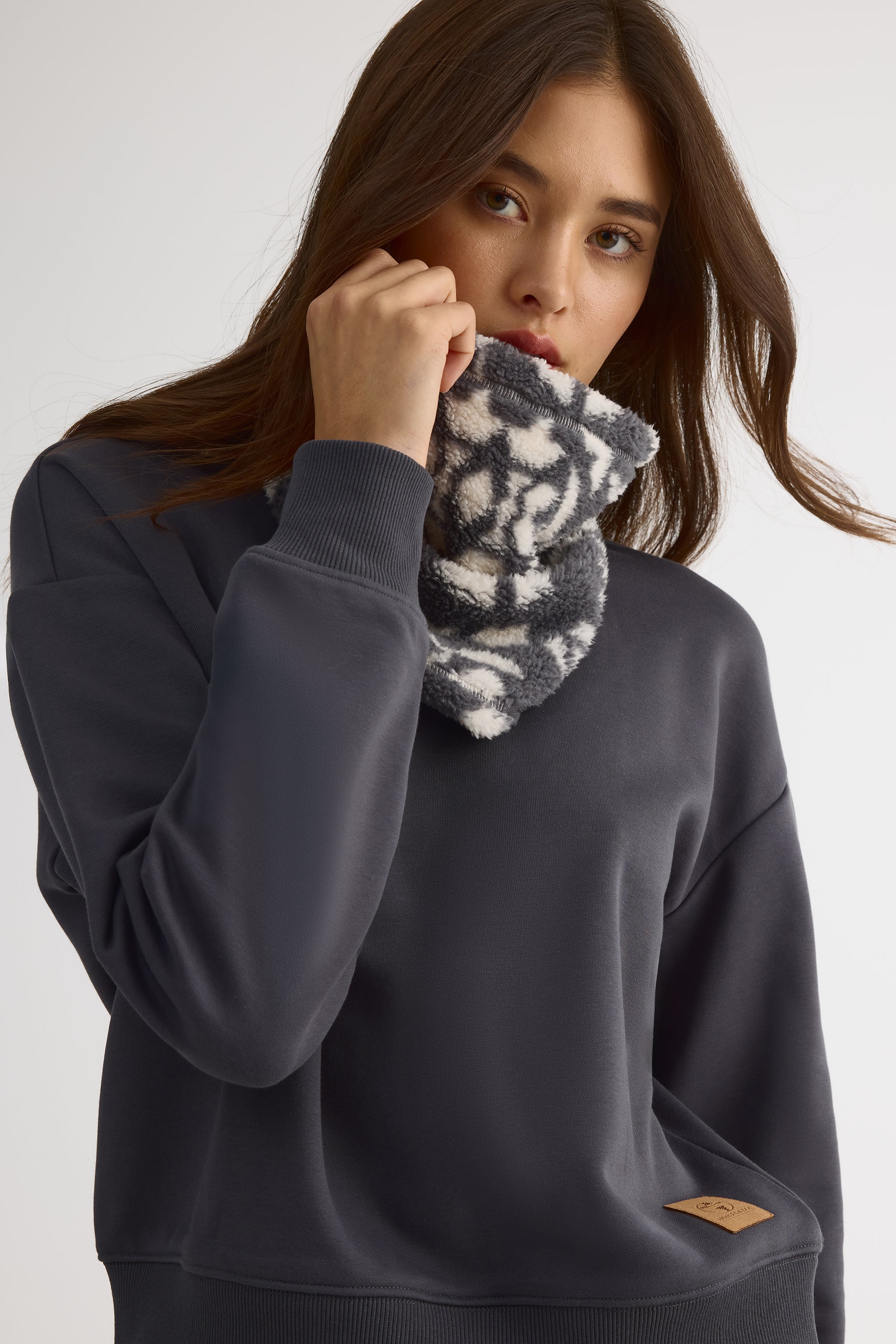 Unisex plush neckwarmer – The Covert